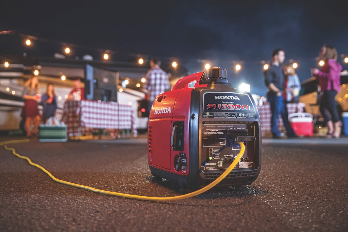 EU2200i
EU2200ITAN
2200 watt 120V inverter generator with CO-MINDER™