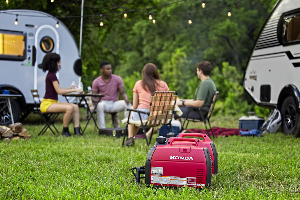 EU2200i
EU2200ITAN
2200 watt 120V inverter generator with CO-MINDER™